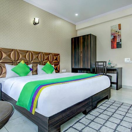 Treebo Trend Blooms Premium Hotel Gurgaon Eksteriør billede