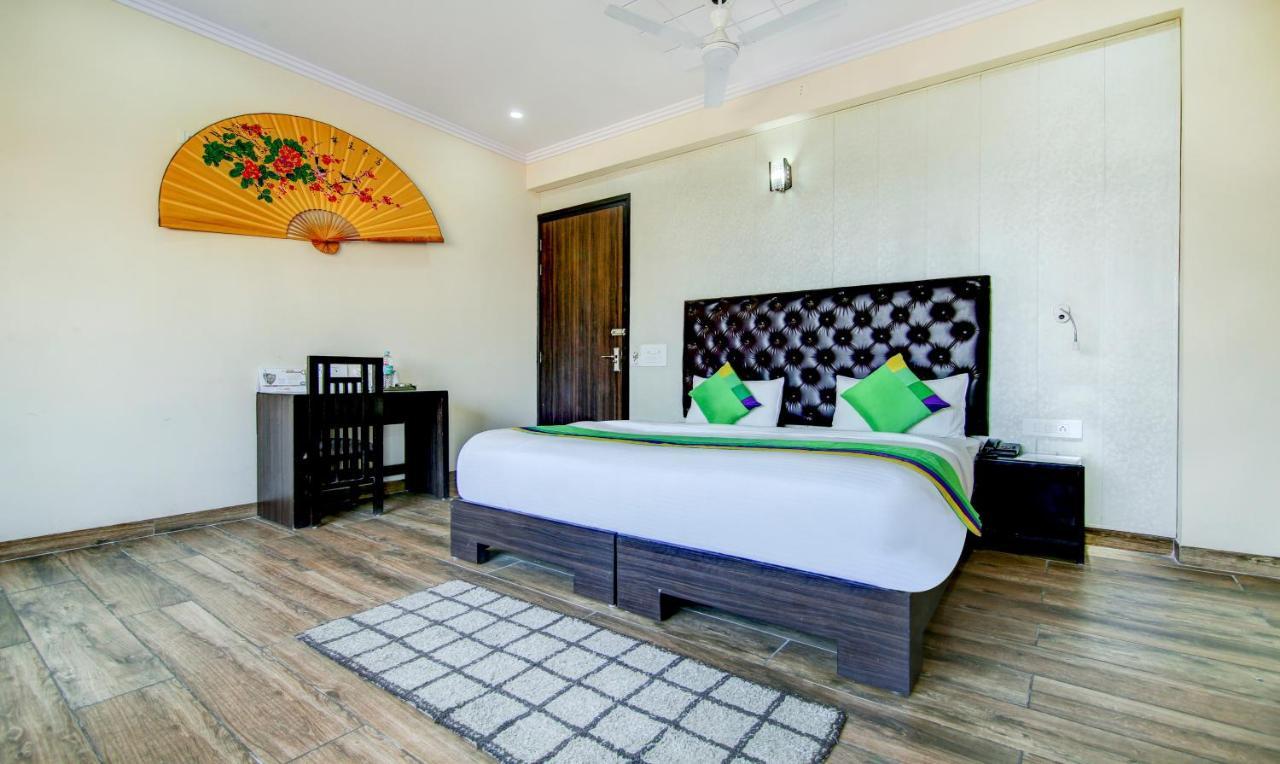 Treebo Trend Blooms Premium Hotel Gurgaon Eksteriør billede