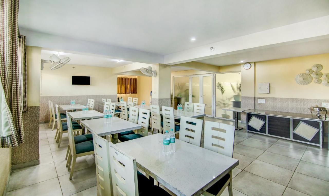 Treebo Trend Blooms Premium Hotel Gurgaon Eksteriør billede