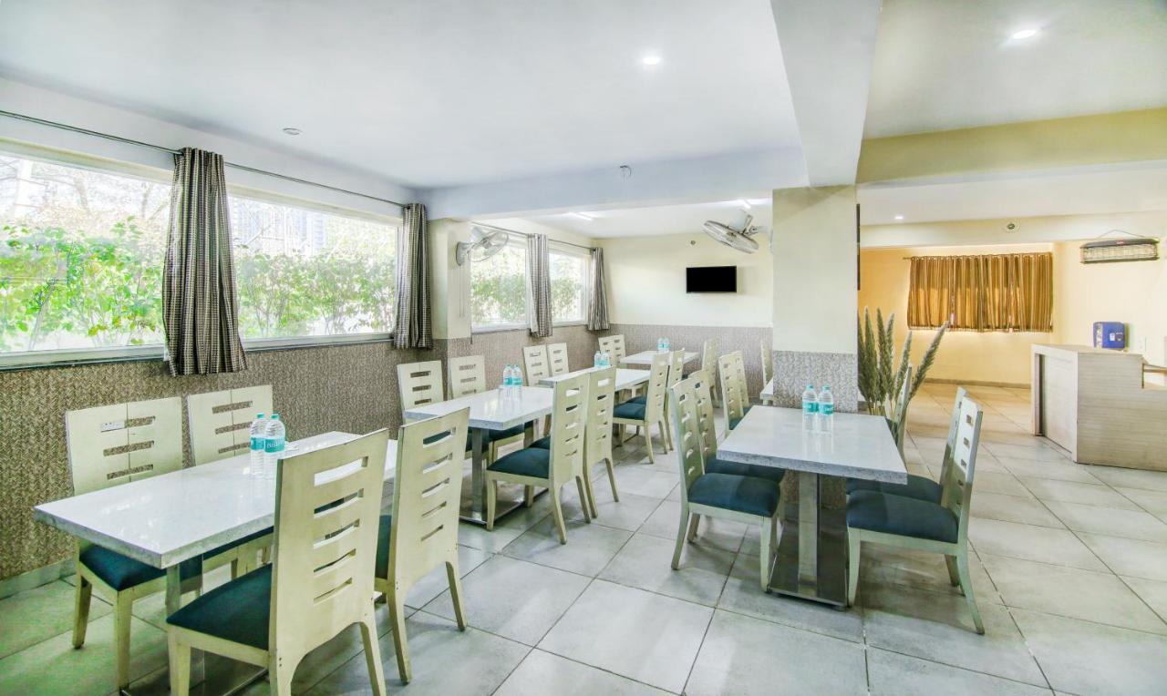 Treebo Trend Blooms Premium Hotel Gurgaon Eksteriør billede
