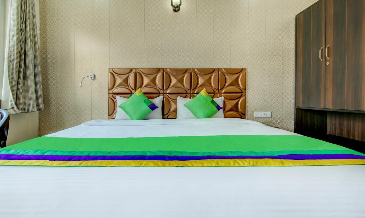 Treebo Trend Blooms Premium Hotel Gurgaon Eksteriør billede
