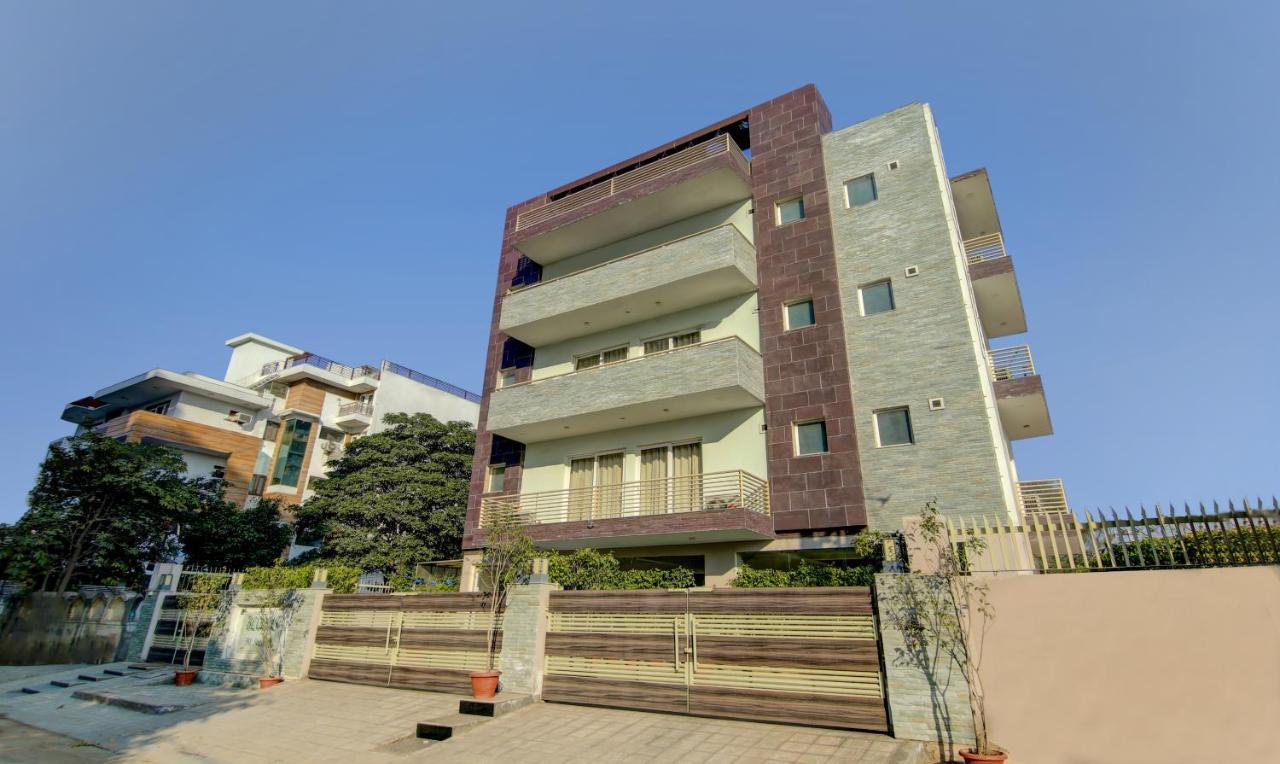 Treebo Trend Blooms Premium Hotel Gurgaon Eksteriør billede