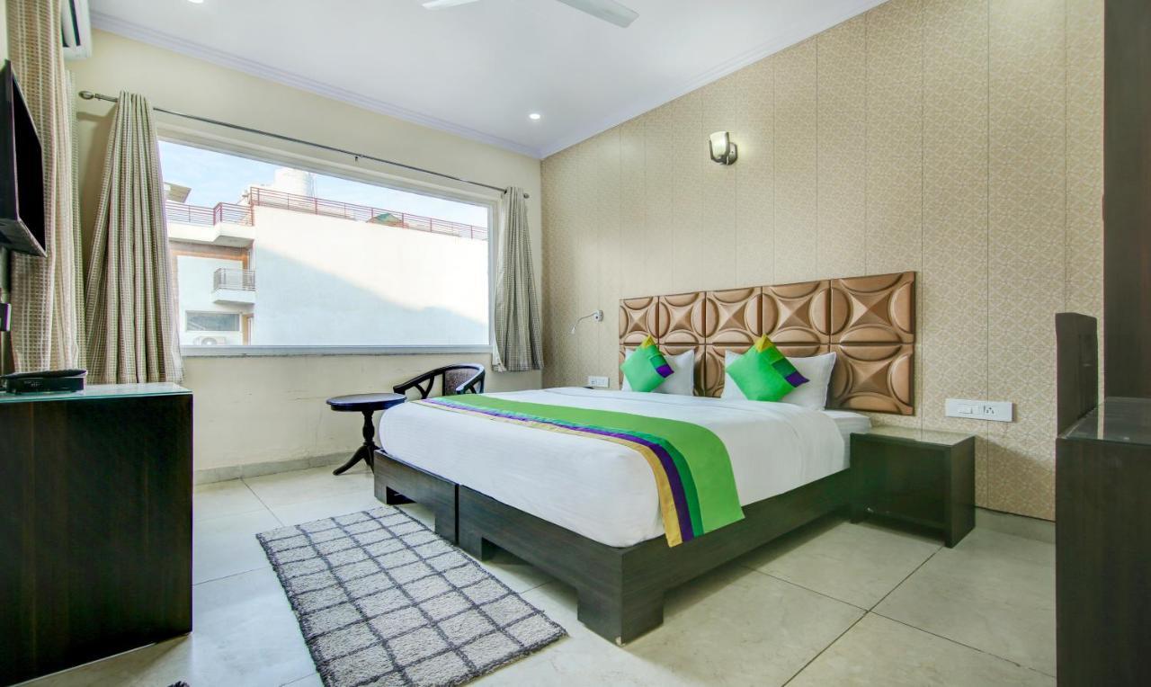 Treebo Trend Blooms Premium Hotel Gurgaon Eksteriør billede