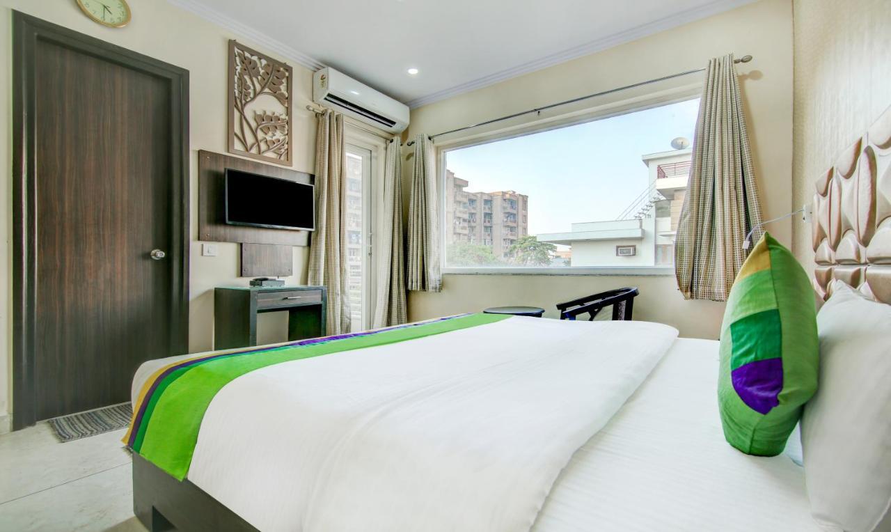 Treebo Trend Blooms Premium Hotel Gurgaon Eksteriør billede