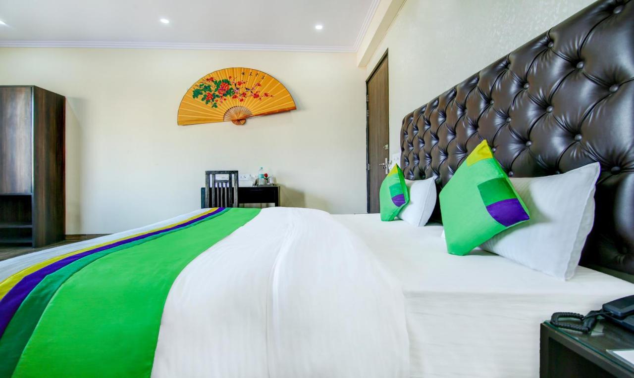 Treebo Trend Blooms Premium Hotel Gurgaon Eksteriør billede