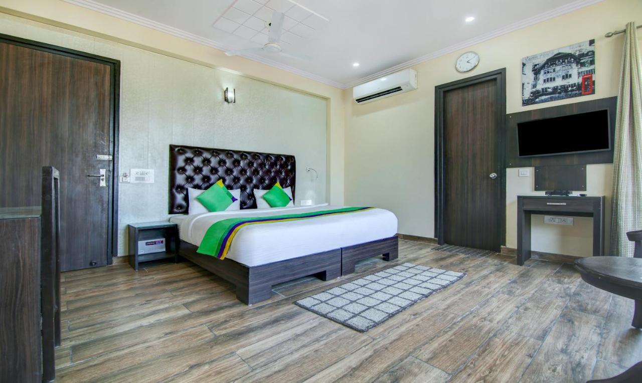Treebo Trend Blooms Premium Hotel Gurgaon Eksteriør billede