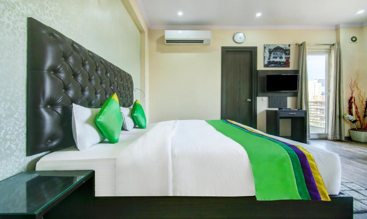 Treebo Trend Blooms Premium Hotel Gurgaon Eksteriør billede