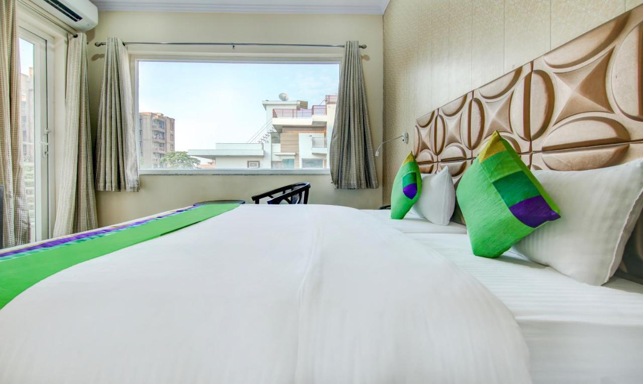 Treebo Trend Blooms Premium Hotel Gurgaon Eksteriør billede